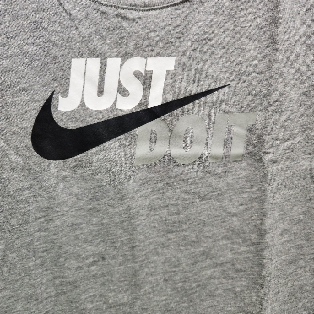 ๐๏ธ Nike Tee - Picture 2 of 5